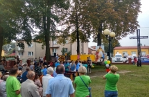 Widzowie pred scena