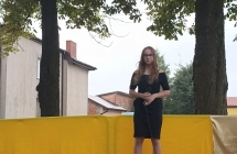 Dziewczyna na scenie
